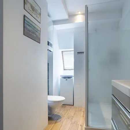 Atmospheric Victus Close To The By Renters Sopot