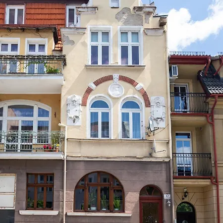 Atmospheric Victus Close To The By Renters Sopot