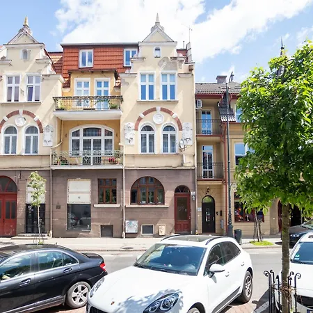 Atmospheric Victus Close To The By Renters Sopot
